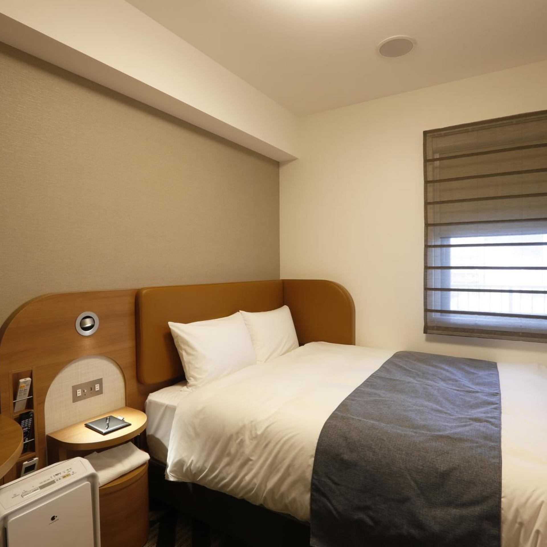ROOM, SINGLE