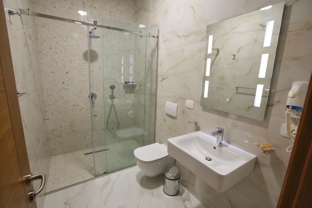 Portik Hotel 18/20