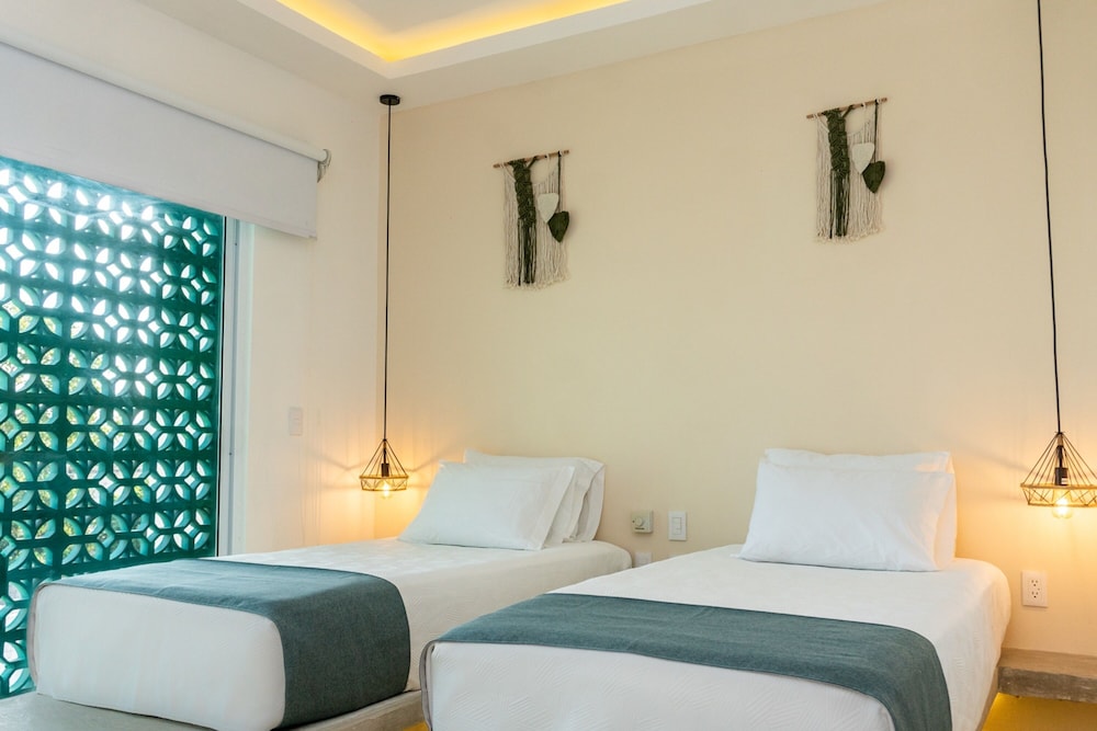 DELUXE, TWIN BEDS