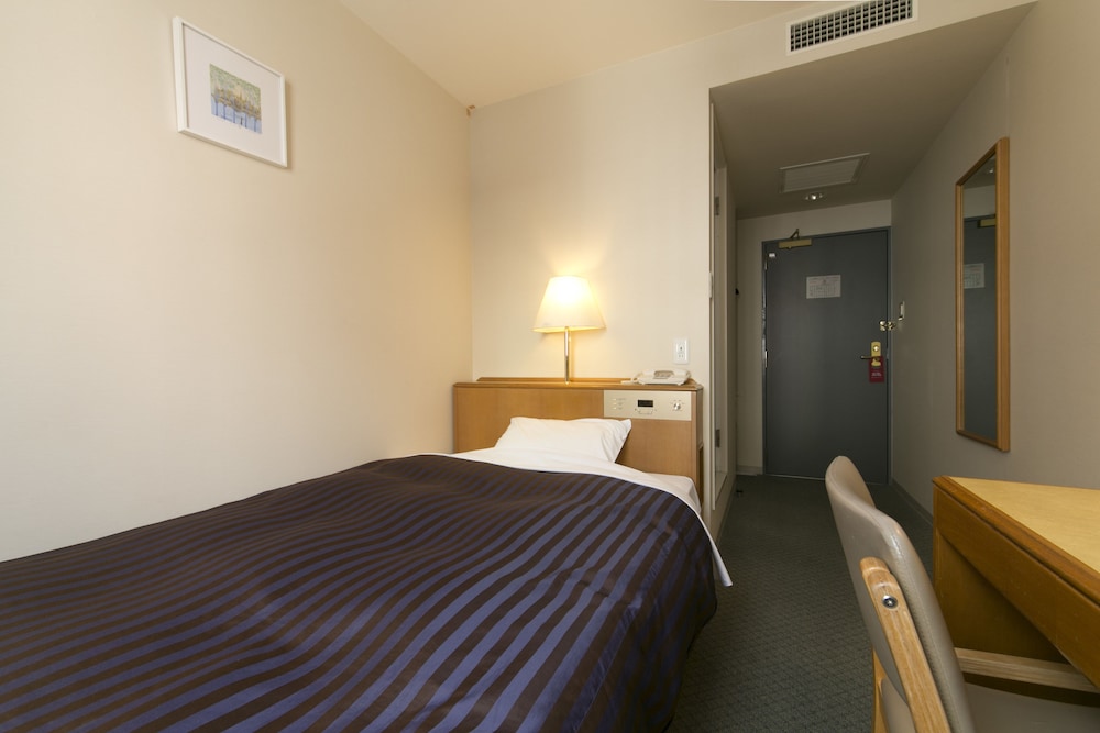 SEMI ROOM, SEMI DOUBLE BED, SMOKING