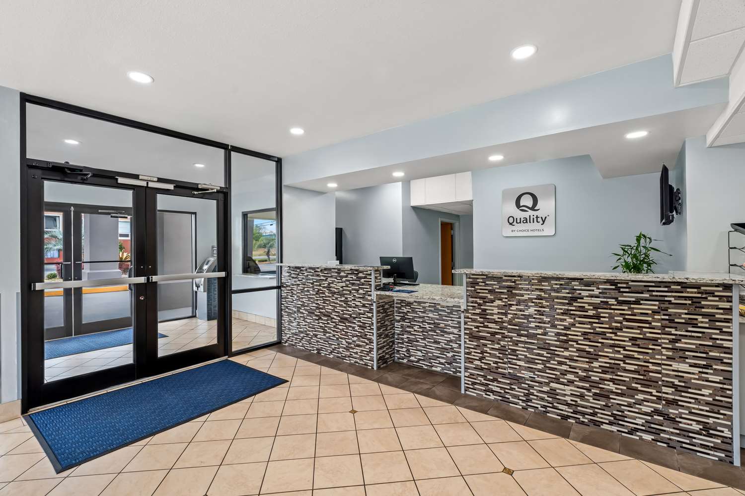 Quality Inn & Suites Biloxi - Ocean Springs 8/25