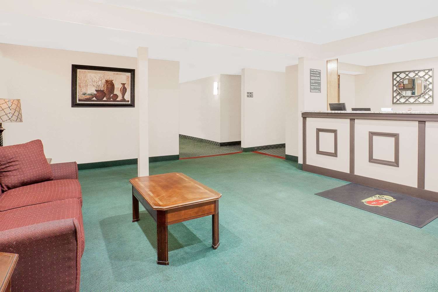 Super 8 by Wyndham Middletown 15/24