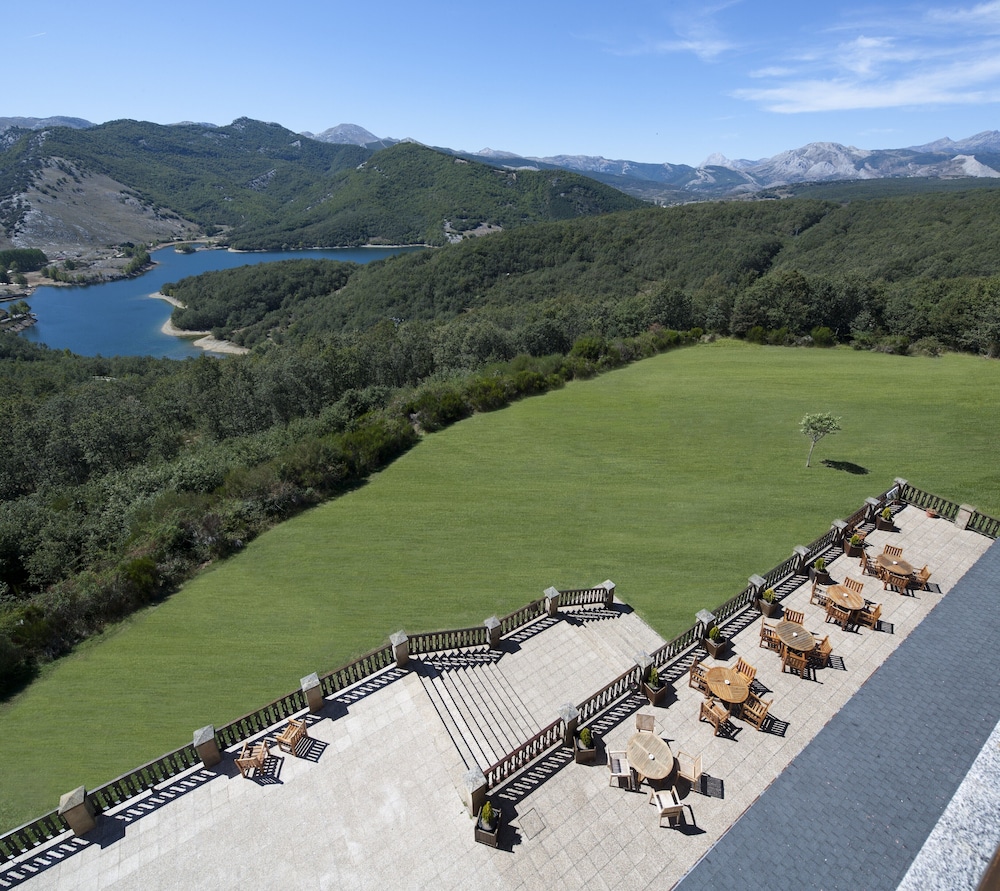 Parador De Cervera De Pisuerga 23/69