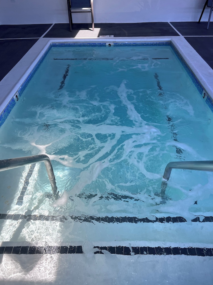 Surf City Inn And Suites 34/50