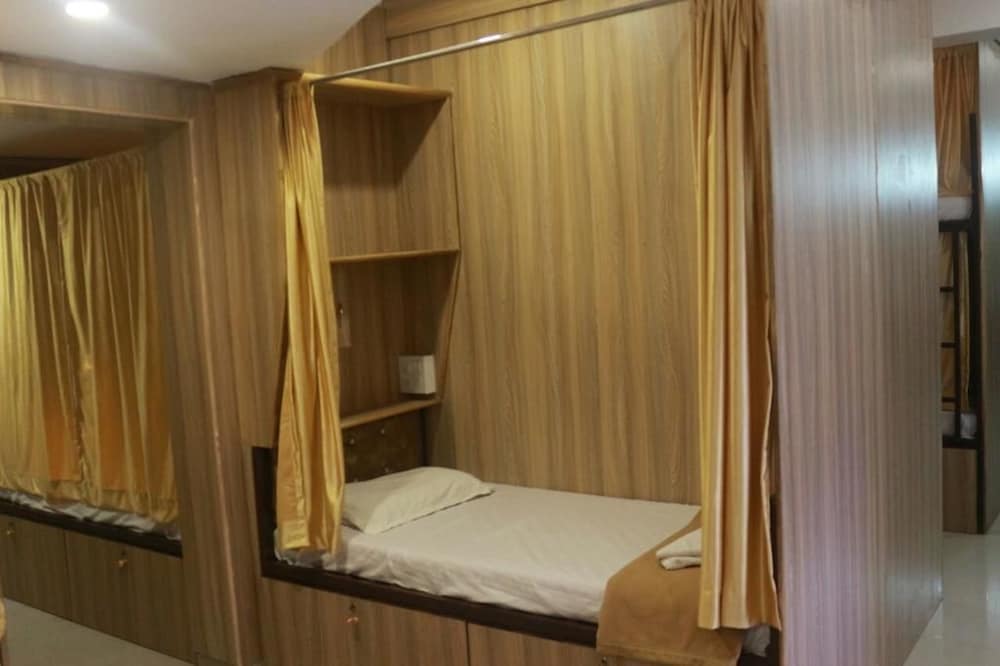 Golden Dormitory 16/23