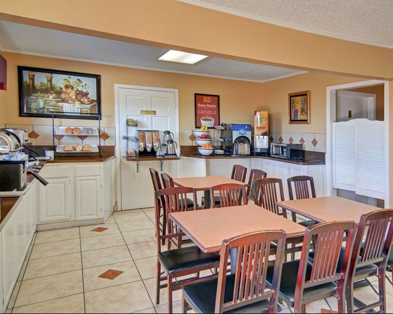 Super 8 by Wyndham Decatur Texas 5/8