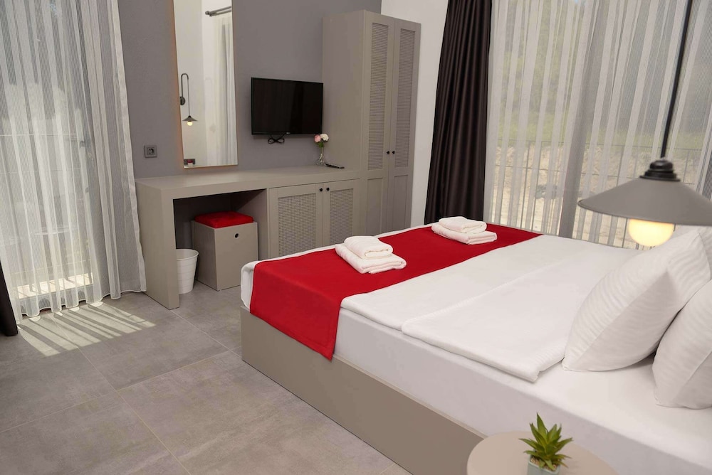 Yerli Otel Alacati 20/37