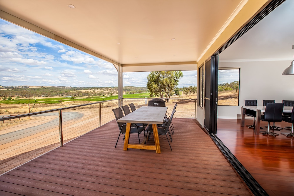 Neagles Retreat Villas 6/22