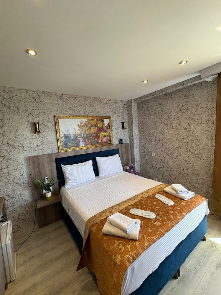 Peker Hotel 15/50