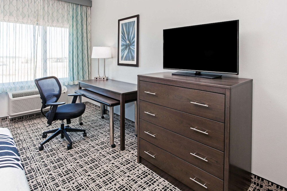 La Quinta Inn & Suites by Wyndham Lubbock South 37/48
