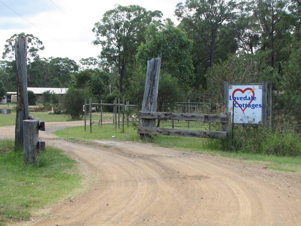 LOVEDALE COTTAGES 41/43