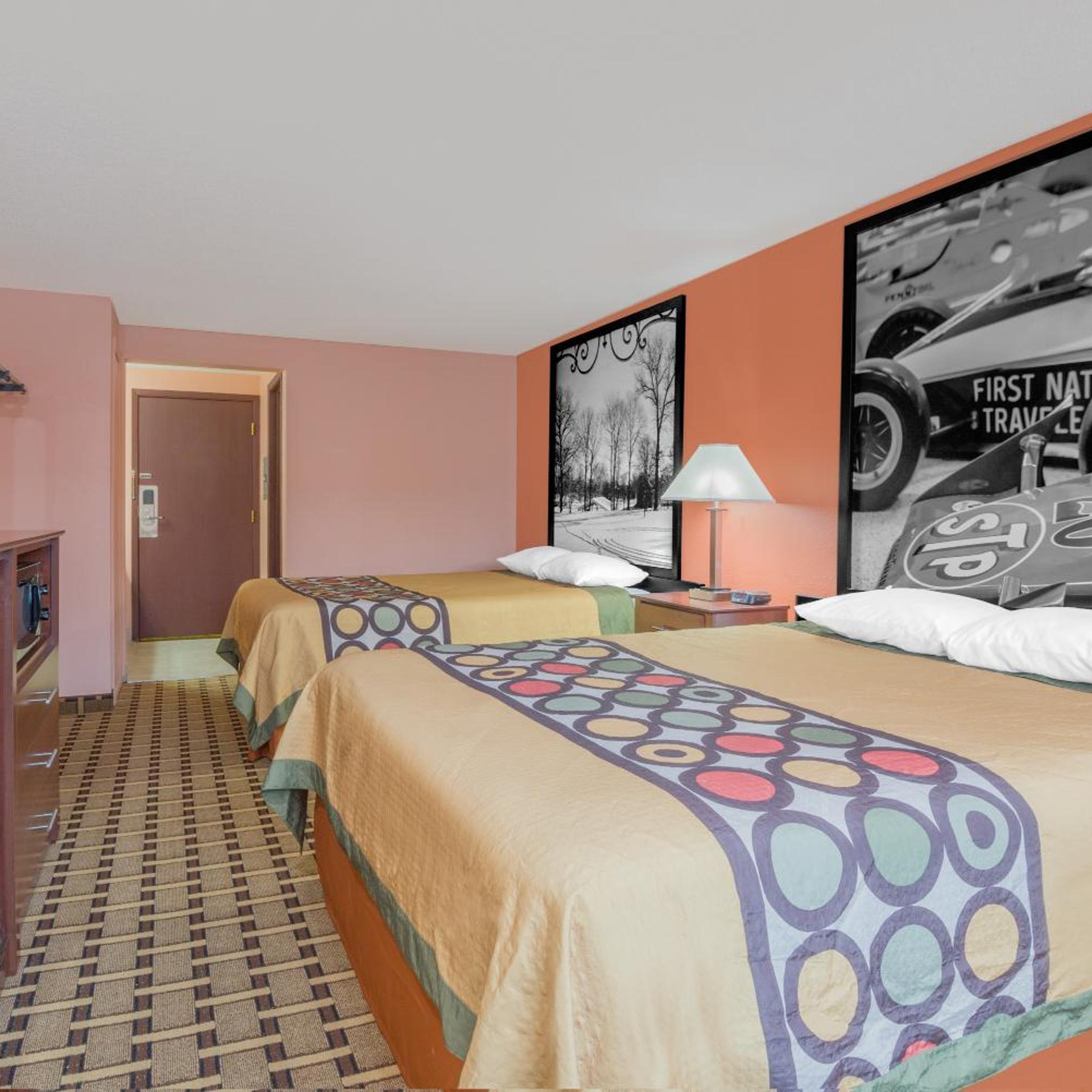 غرفة بسريرين كوين، Super 8 By Wyndham Shelbyville 2/5