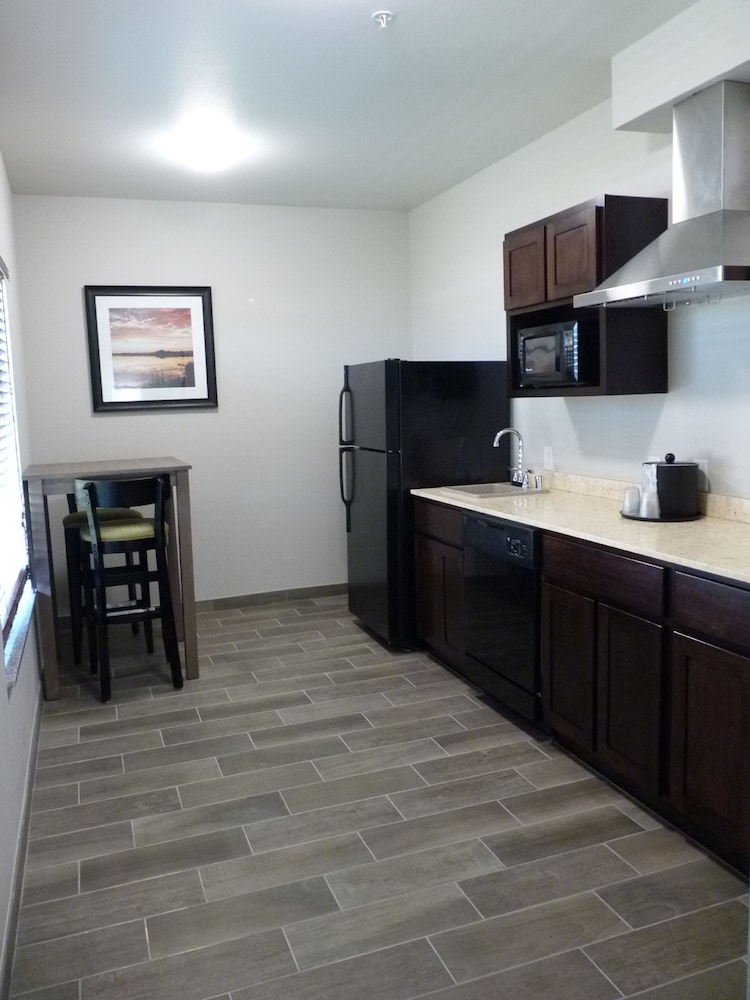 La Quinta Inn Suites Paducah 18/58