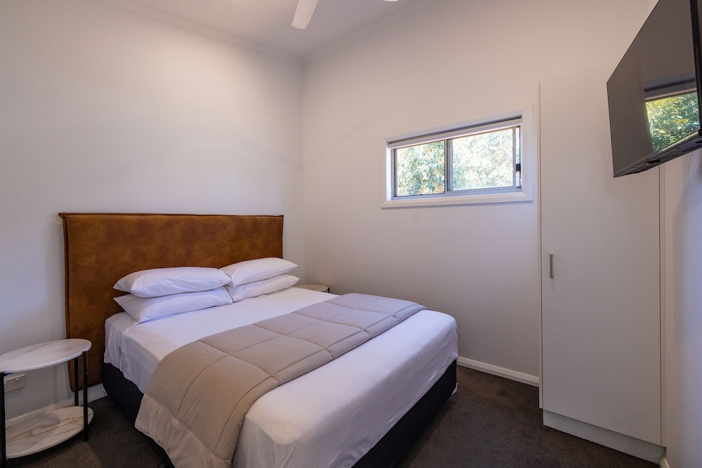 3 Bedrooms, Cabin, 2 Bunk Beds, 2 Queen Beds