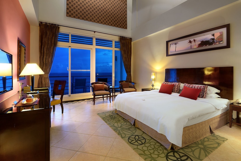 Chateau Beach Resort 30/78