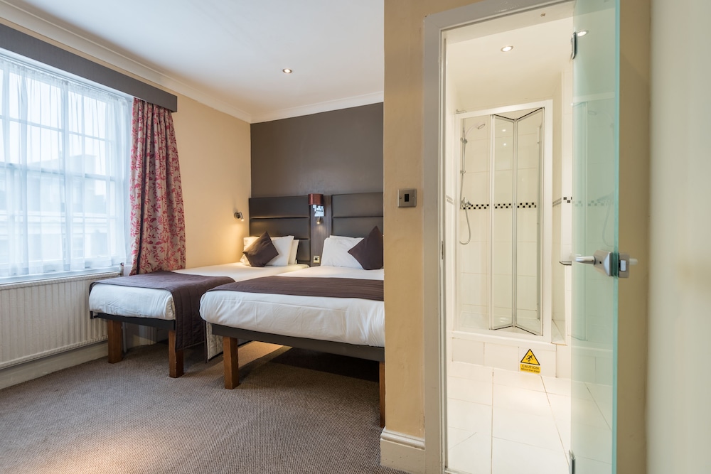 Brunel Hotel 26/67