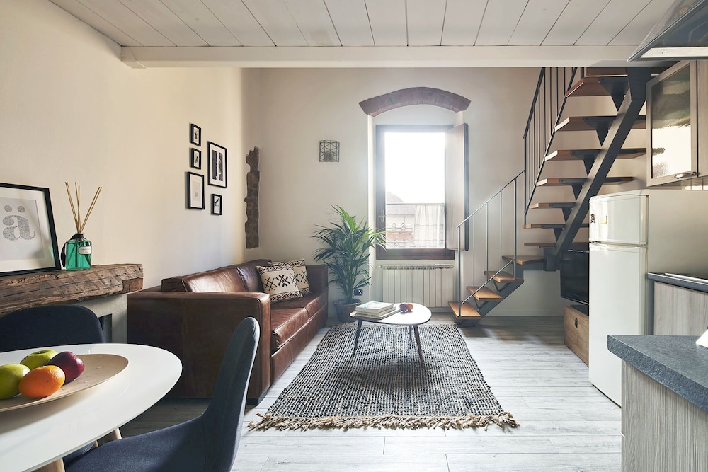 A Few Steps to The Duomo Adorable 1BD Apt 6/9
