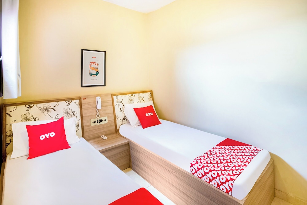 ROOM, TWIN BEDS