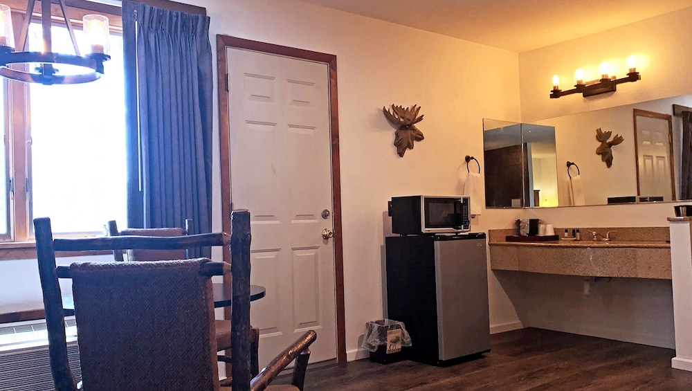 ADIRONDACK LODGE OLD FORGE 25/55