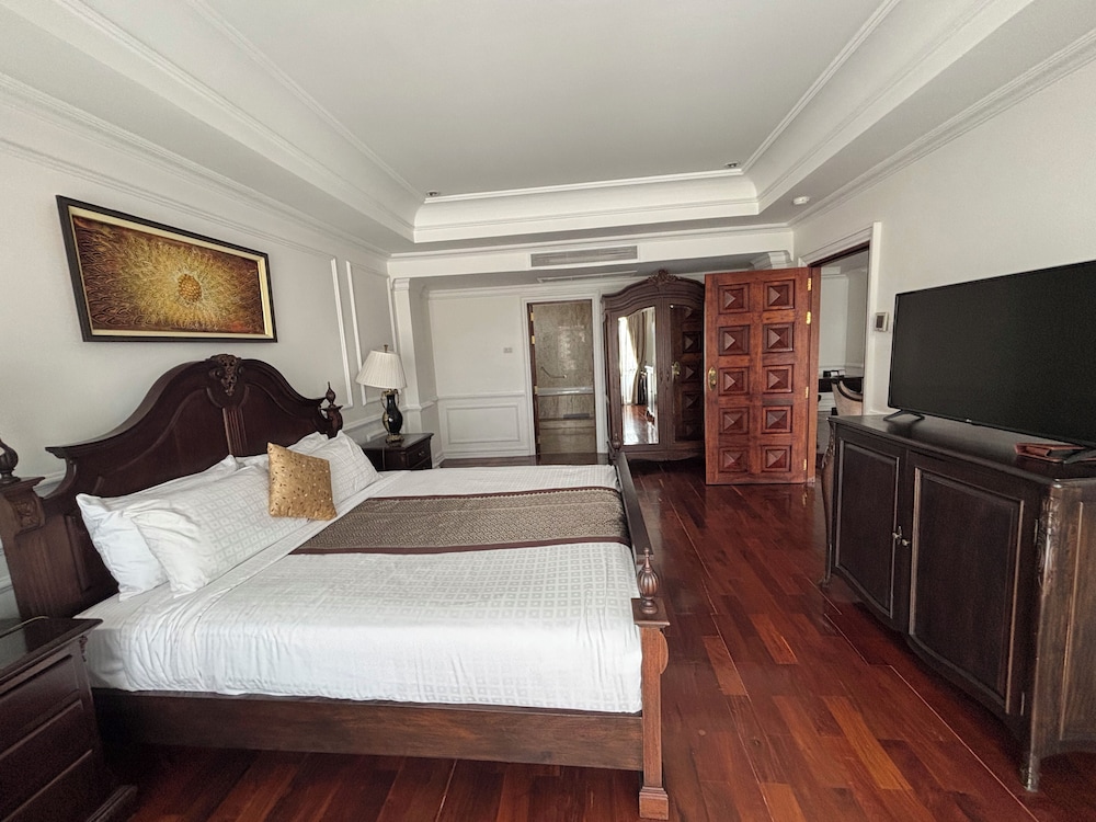 1 Bedroom, Colonial, Deluxe, Suite, King Bed