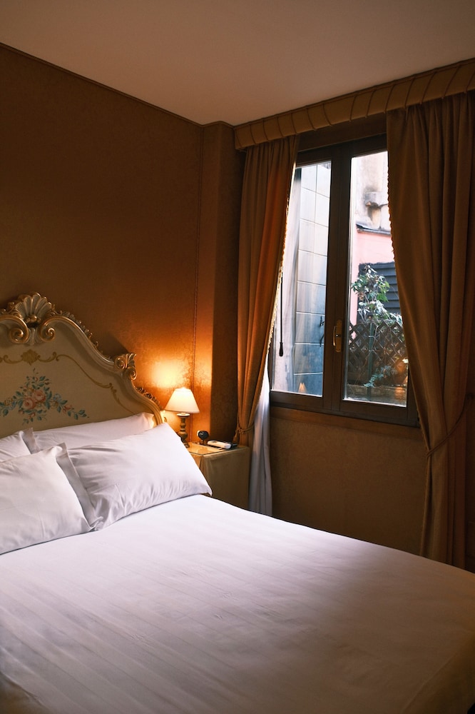 Mezzanine, Basic, Double Bed