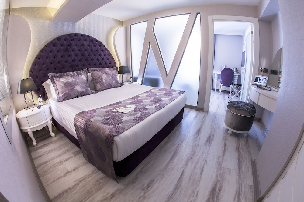 Demonti Hotel 15/69