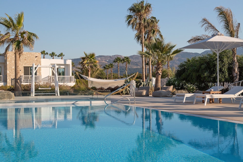 White Pearls Luxury Suites - Adults Only 63/69