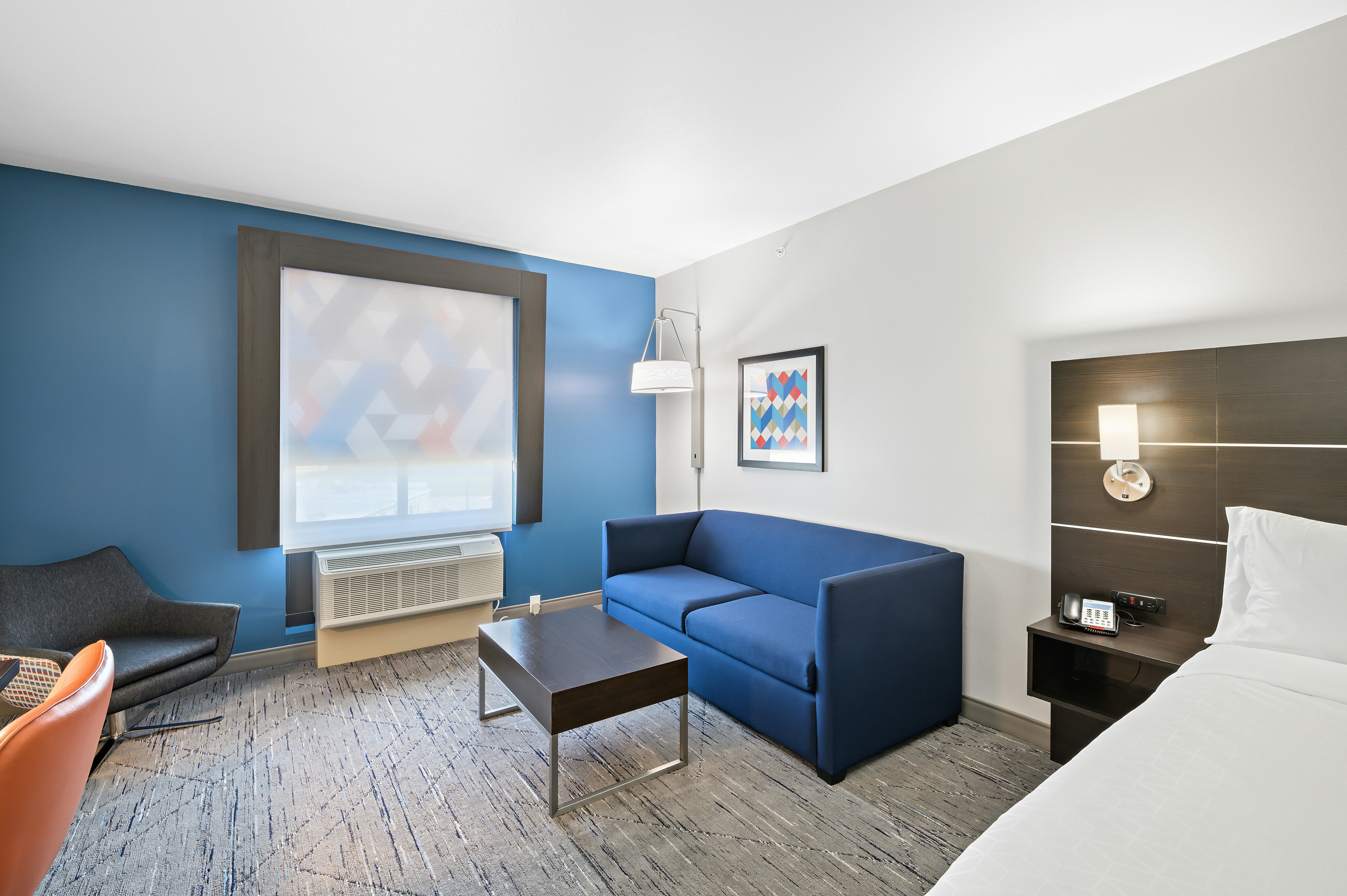 Holiday Inn Express & Suites White Hall 45/72
