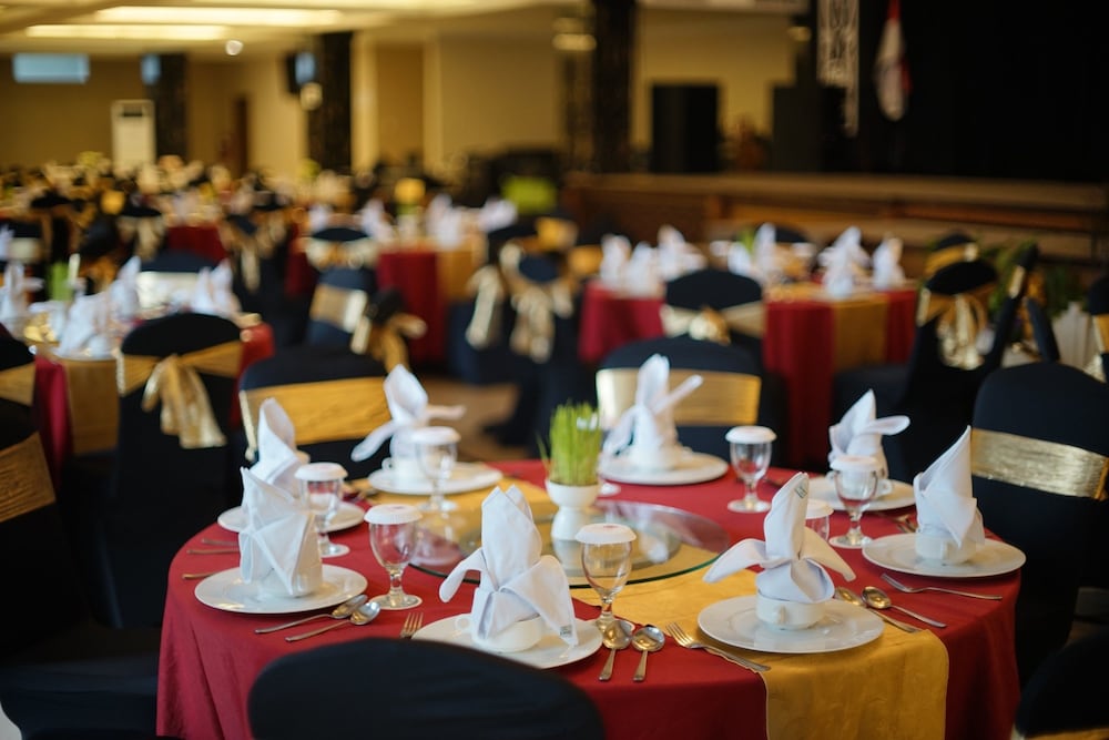 Adhiwangsa Hotel 52/65