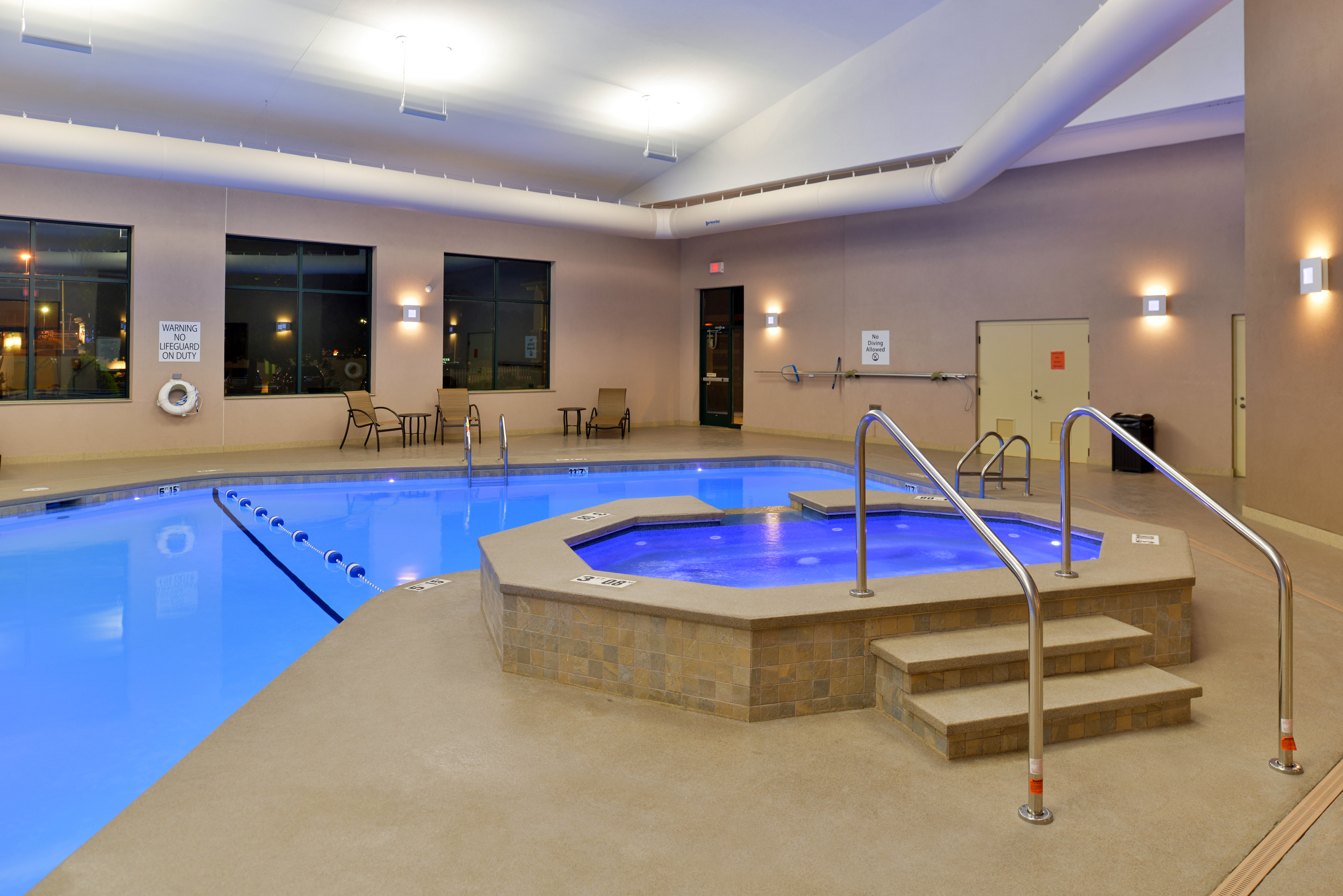 Holiday Inn Express Breezewood 35/67