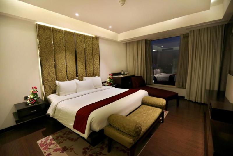 Suite, King Bed
