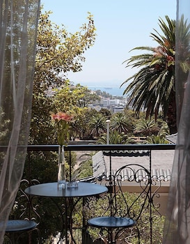 Cape Riviera Guesthouse 46/50