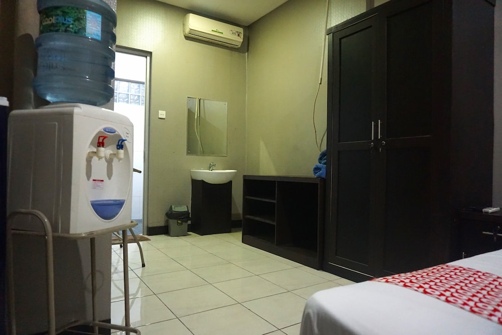 OYO 3952 Hotel C 18 Cibaduyut 25/25