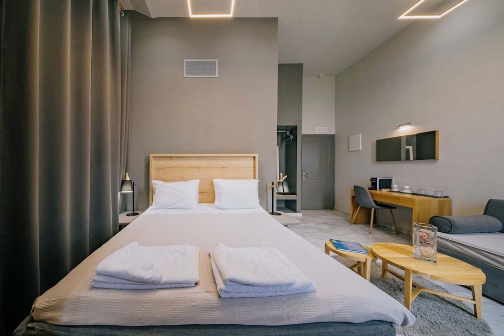 1 BEDROOM, DELUXE, TRIPLE, TWIN BEDS, SEA VIEW, SOFA, BALCONY