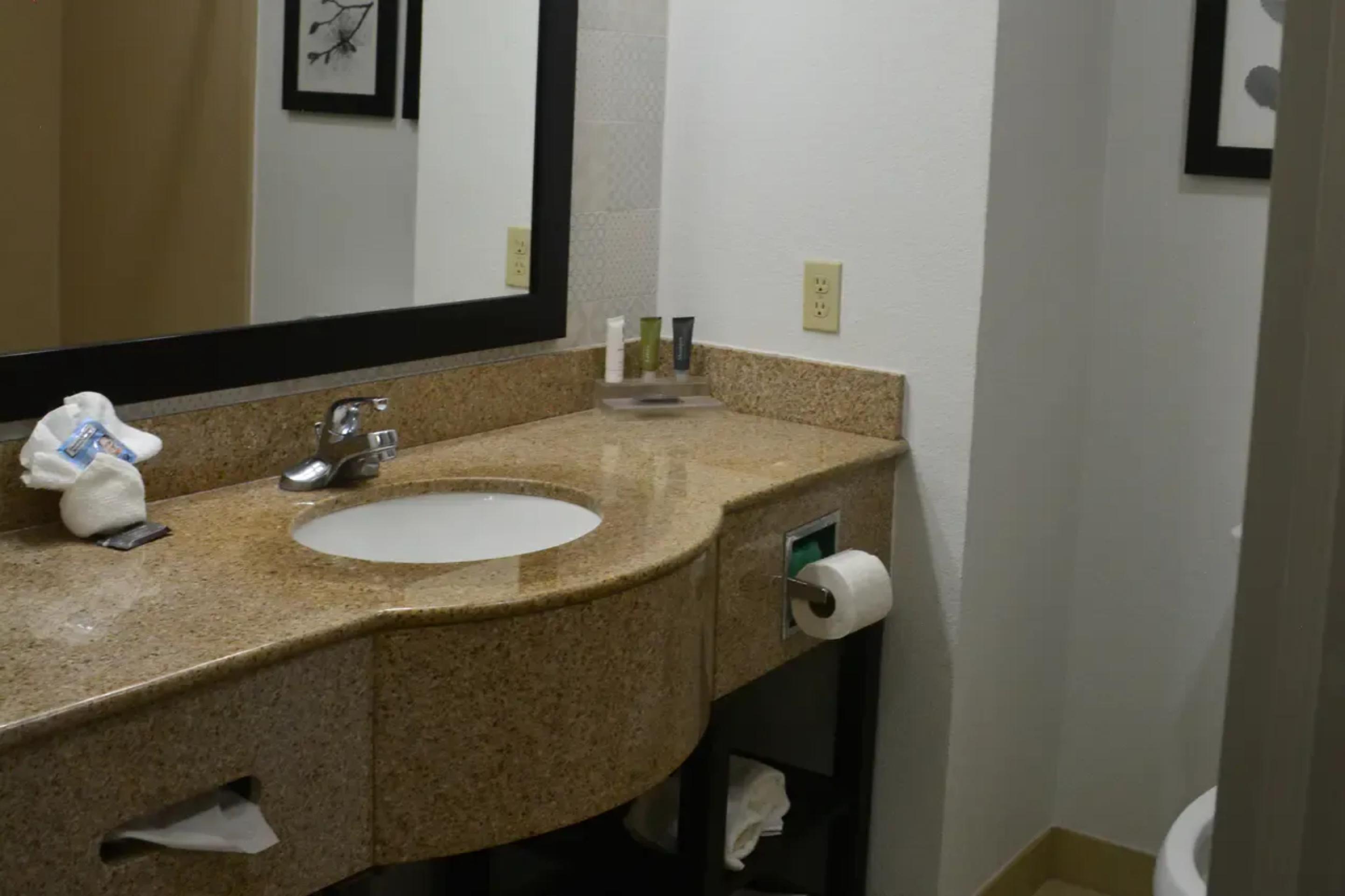 SUITE, 2 QUEEN BEDS, ACCESSIBLE