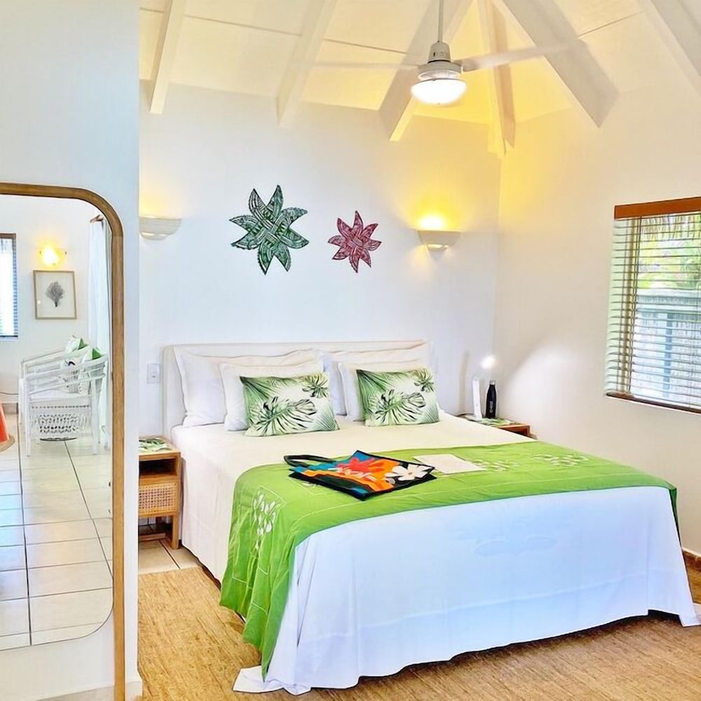 Motu Beachfront Art Villas 18/65