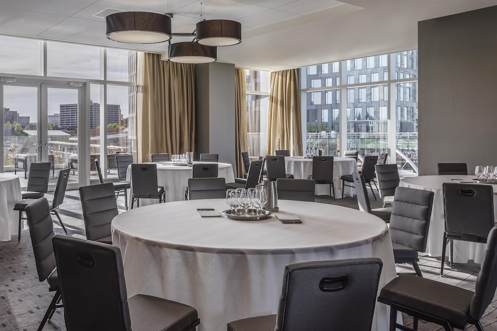 Hyatt Regency Tysons Corner Center 42/50