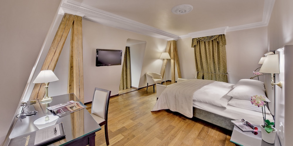 Grand Hotel Suisse Majestic 26/53