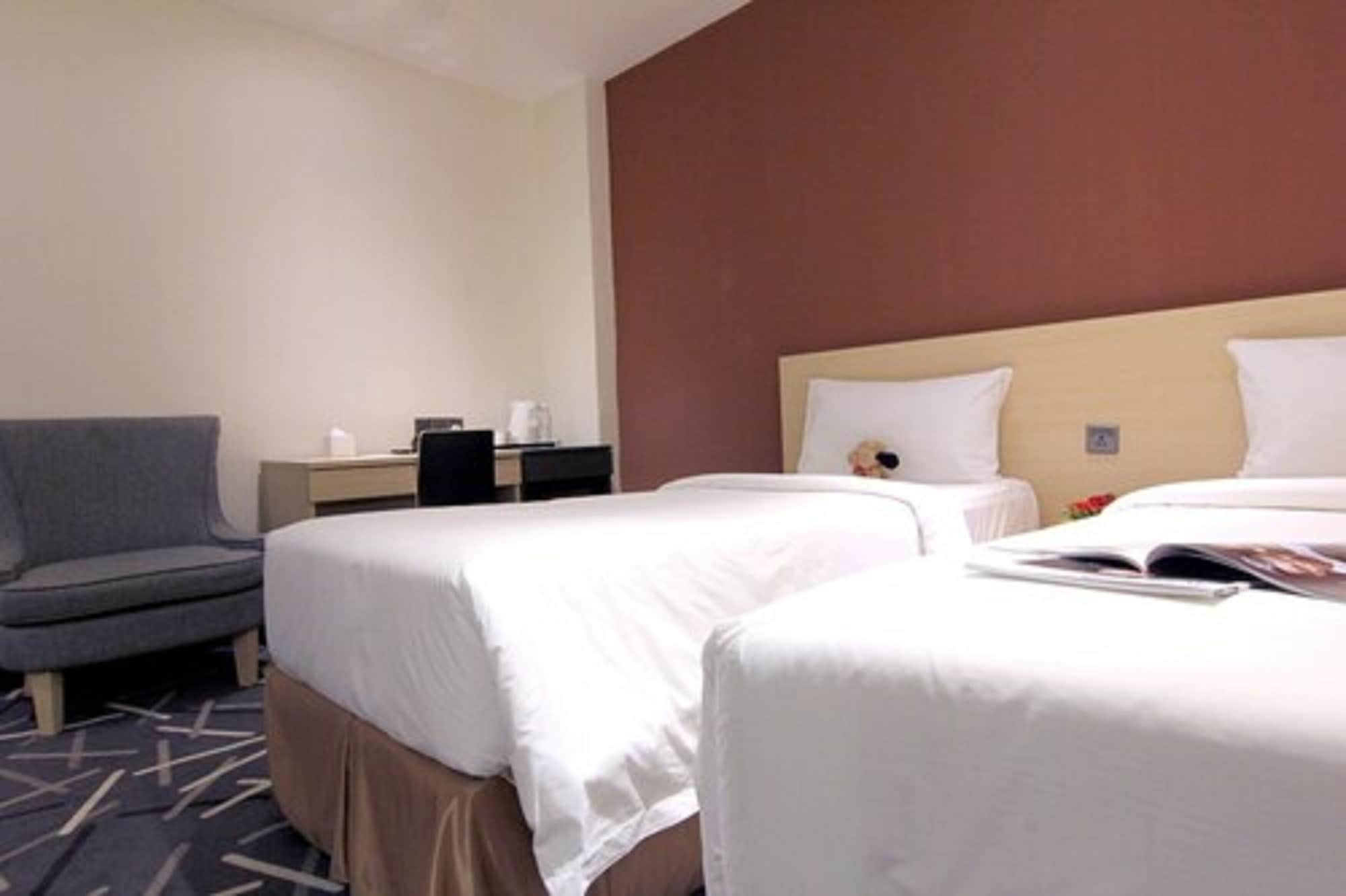 Standard Room - Windowless (2 Single Beds)