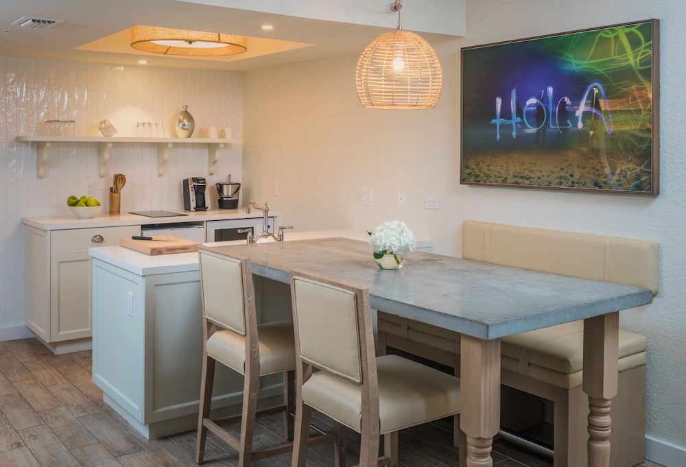 Beach House Suites By The Don Cesar 33/45
