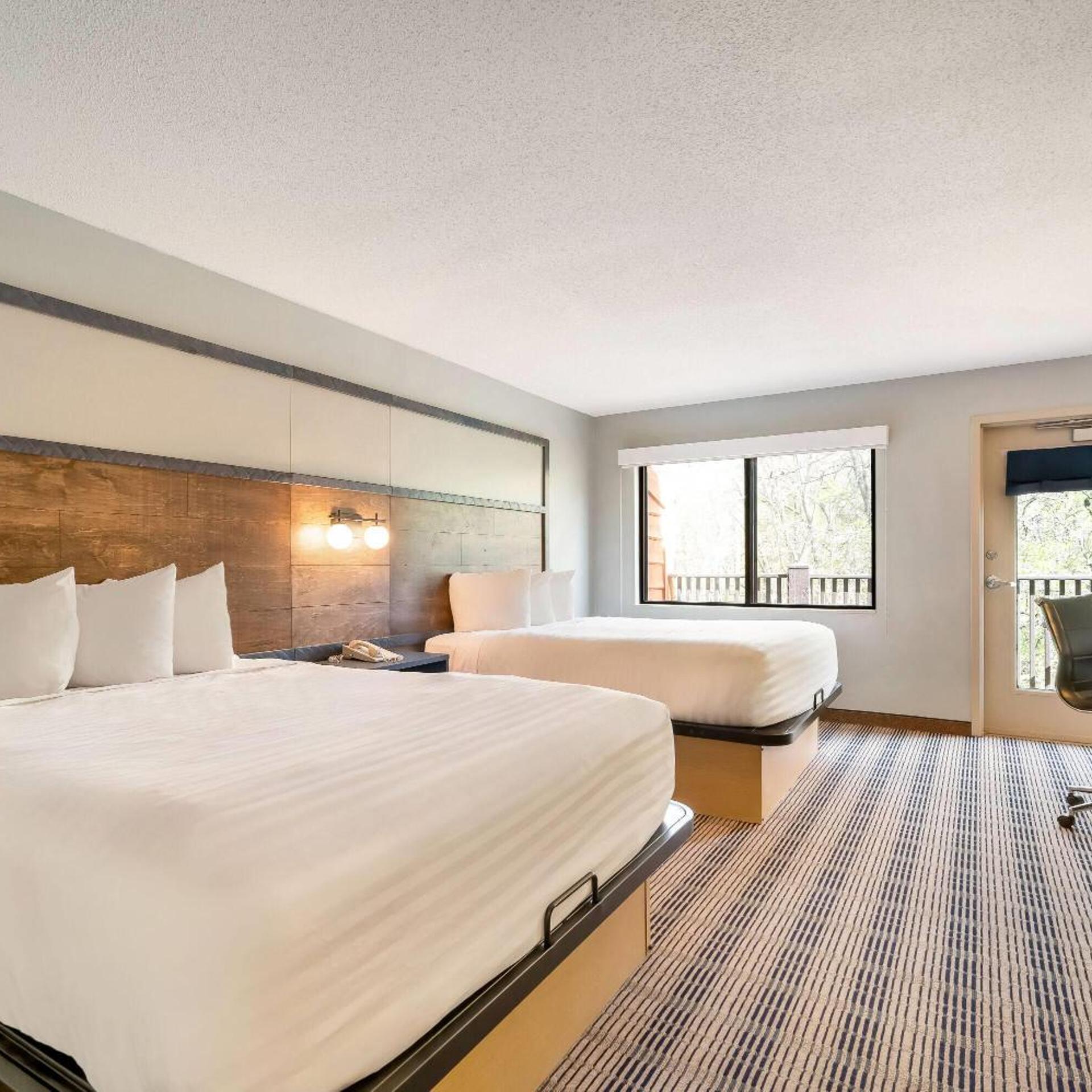 Room, Queen Bed, Forest View, Balcony