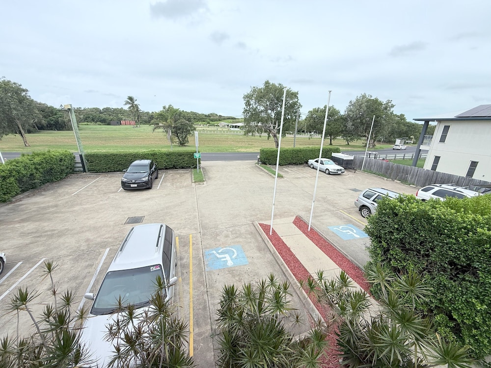 Emu Park Beach Resort 30/63