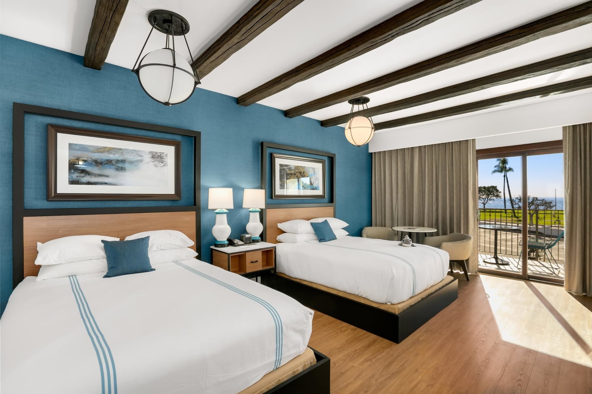 JUNIOR SUITE, 2 QUEEN BEDS, BAY VIEW