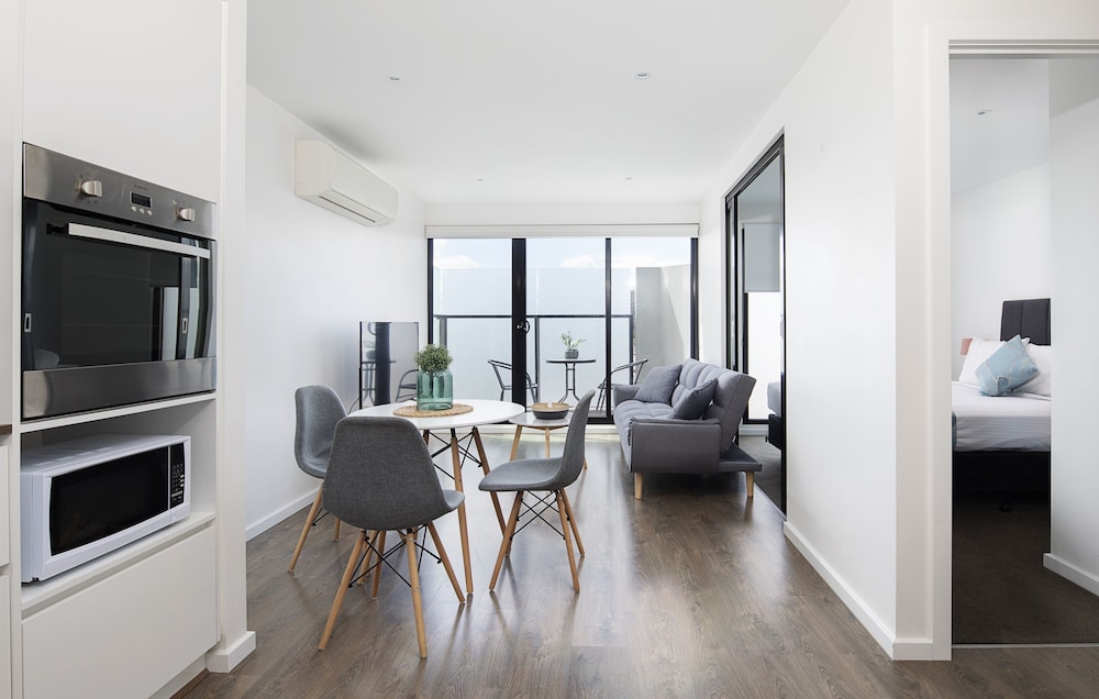 RNR Serviced Apartments North Melbourne 36/44