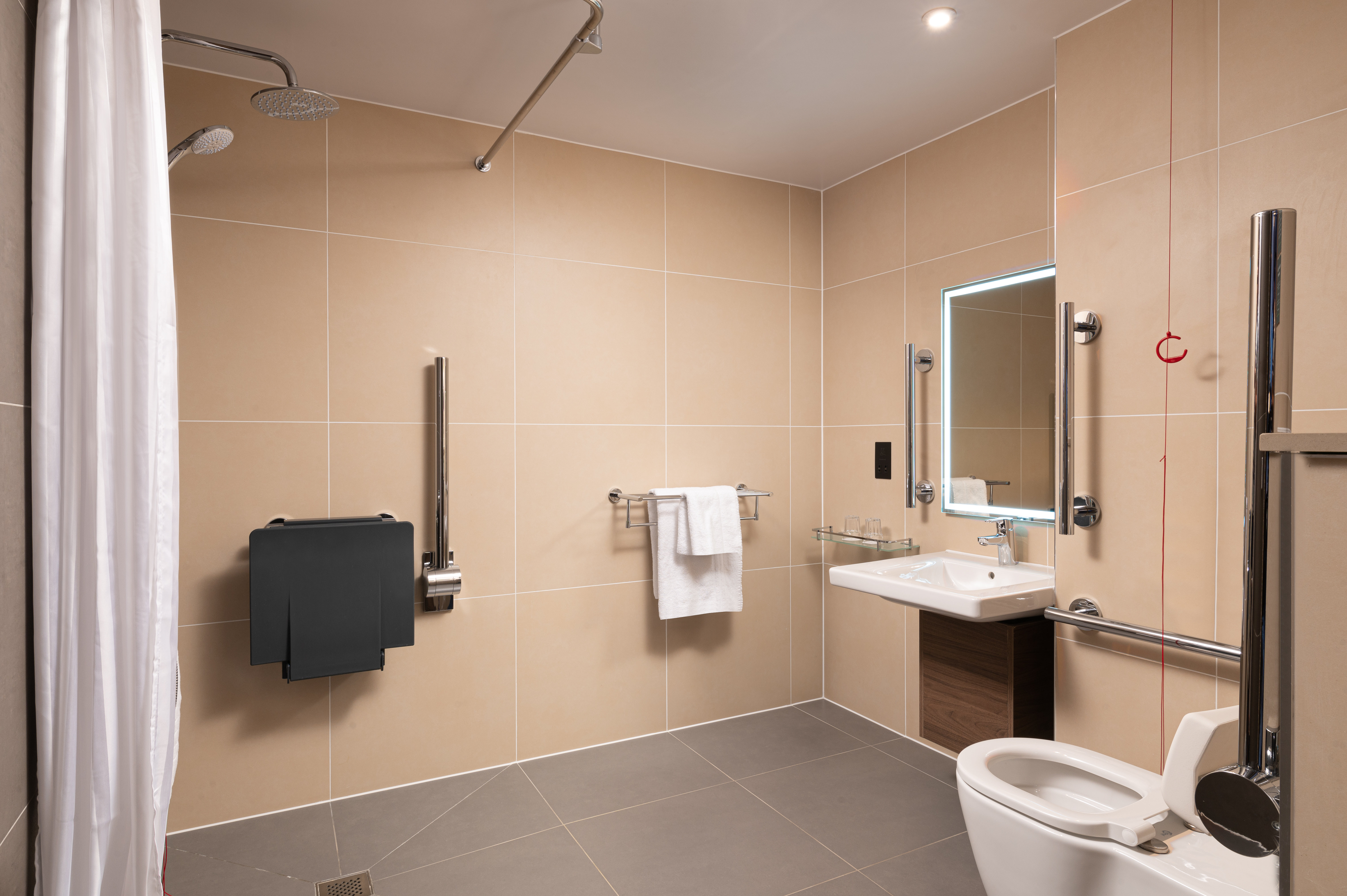 Holiday Inn London Gatwick Worth 50/50
