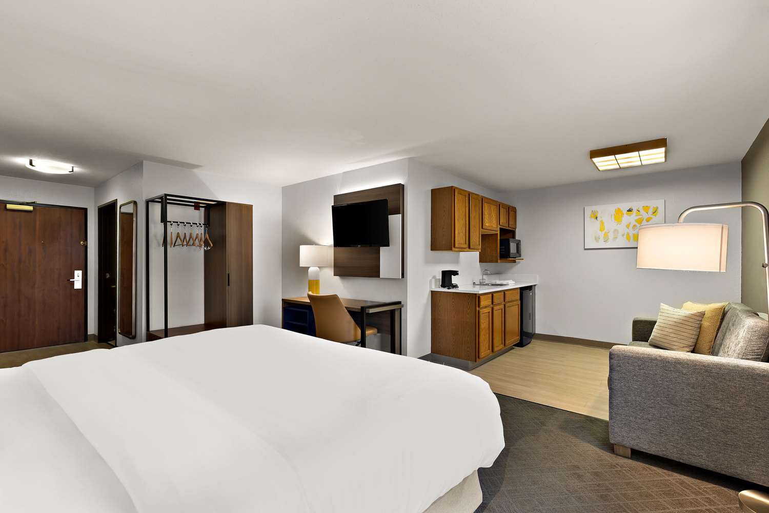 Efficiency, Suite, King Bed