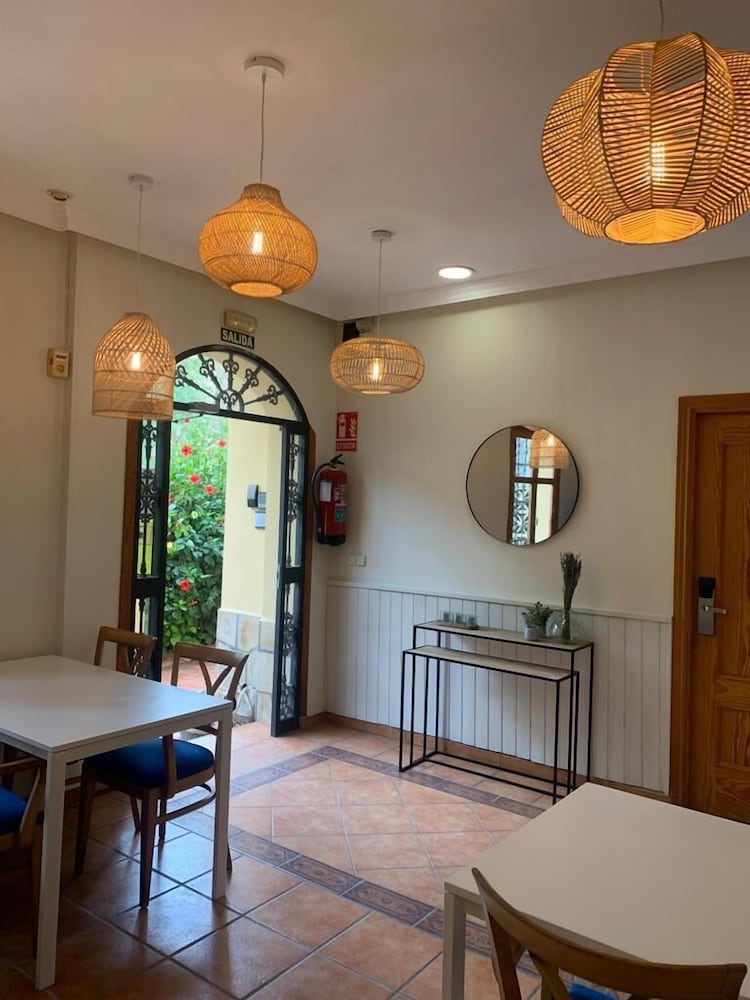Hostal Moscatel 34/50