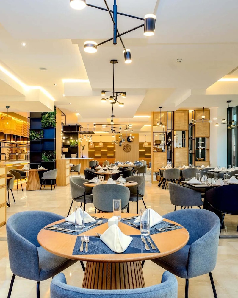 Azure Rotana Thalasso and Resort Oran 16/29