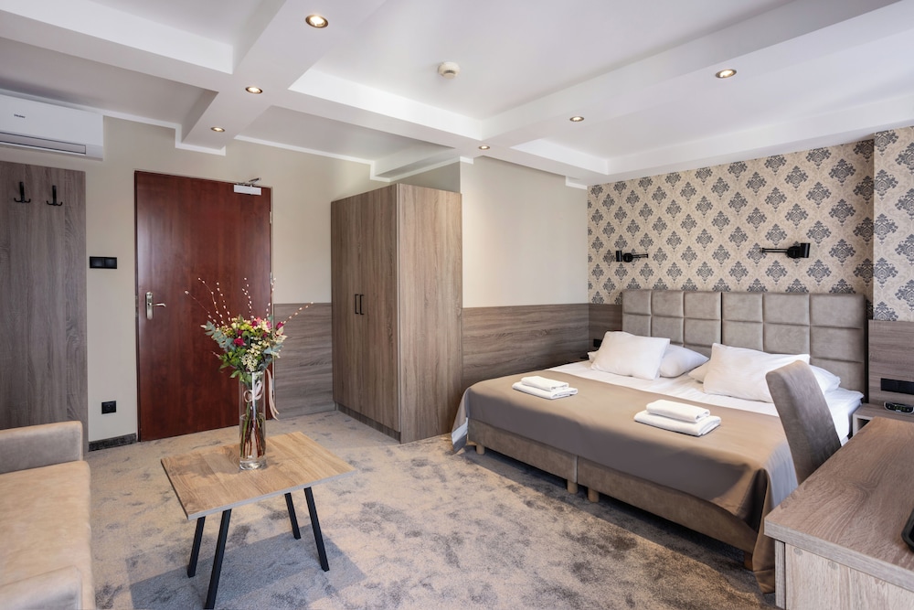 Maksymilian Hotel 15/70