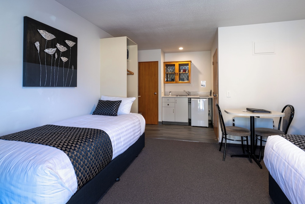 Spa, Studio, 1 Queen and 1 Single Bed